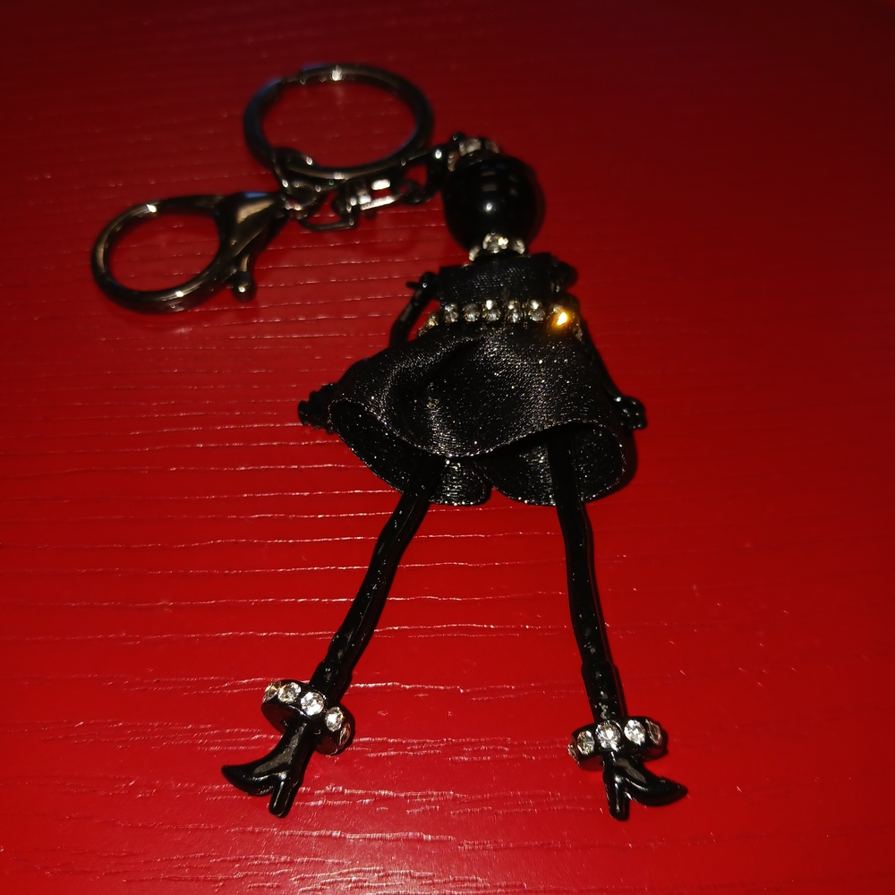 Stylish Lady Keychain - Picture 3 of 7